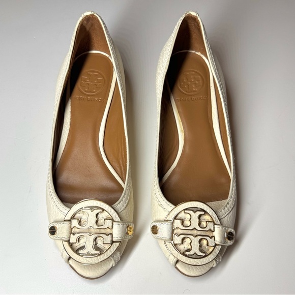 Tory Burch Women’s Leticia Peep Toe Low Wedge Shoes Ivory Gold Size- 6 M - Picture 2 of 9